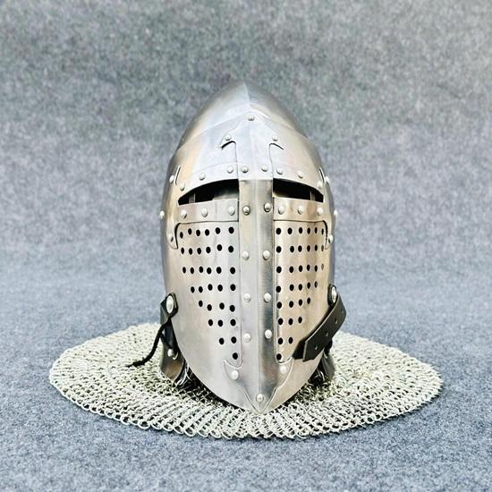Средневековый забрало Барбута Кольчужный шлем Бацинет Кольчужный доспех Шлем
